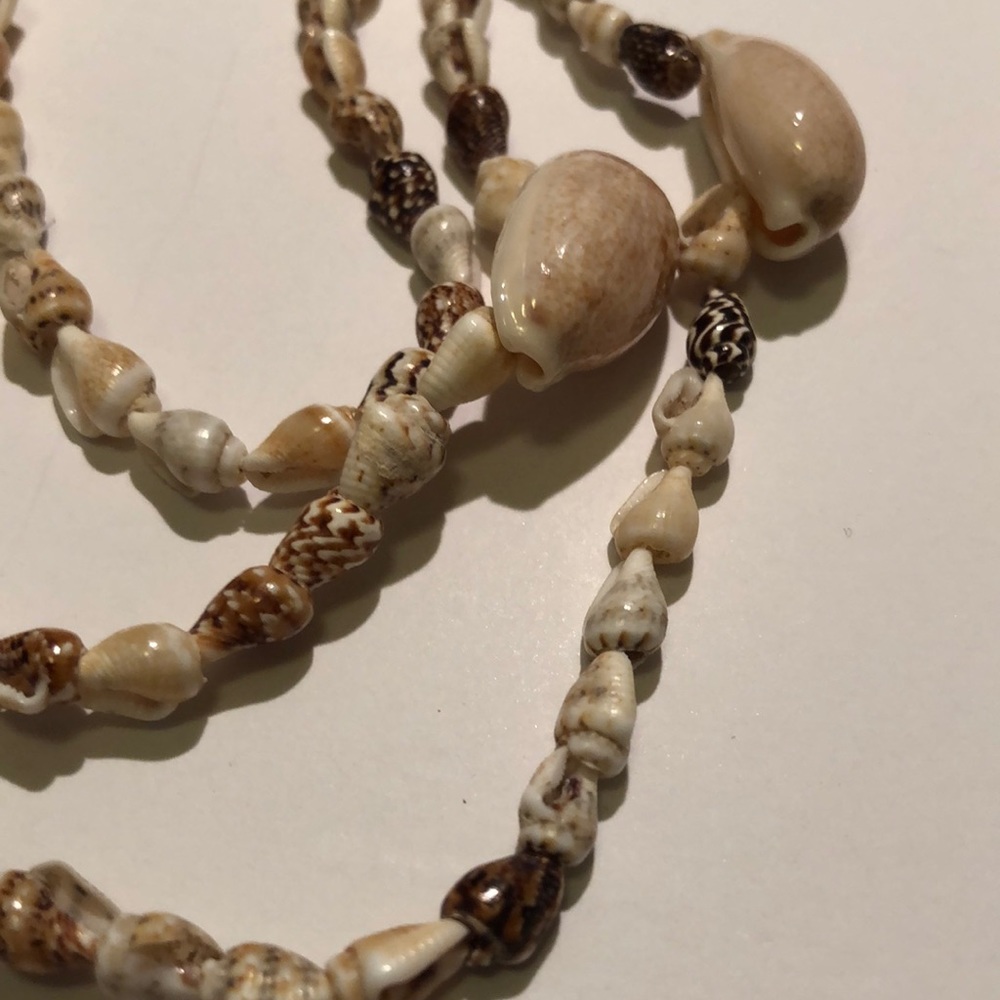 Shell necklace - Picture 2 of 2